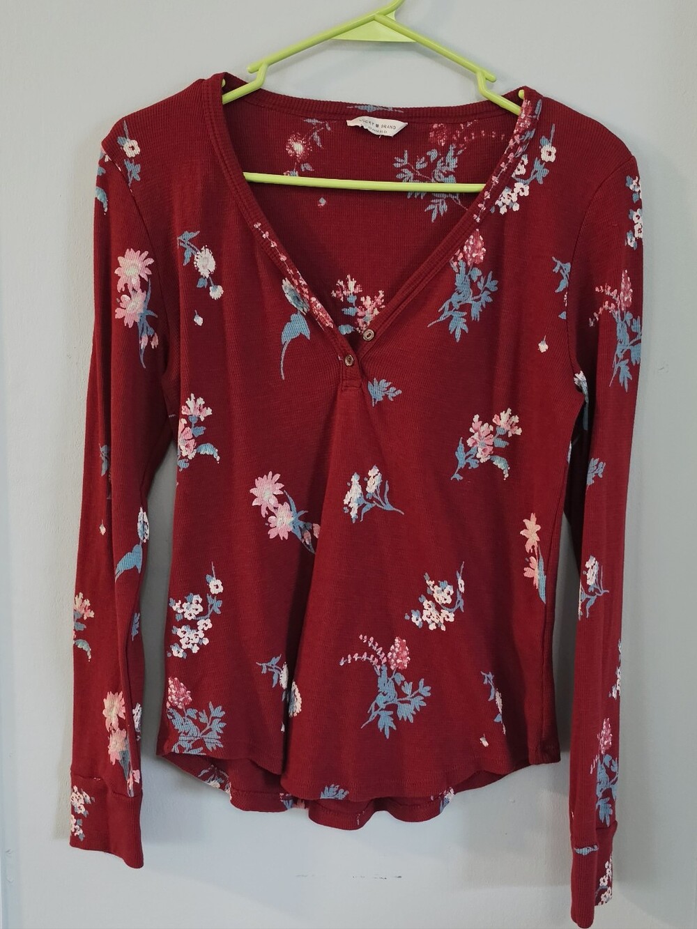 4/$15🟢•Lucky Brand Floral V-Neck Henley Top - Picture 2 of 5